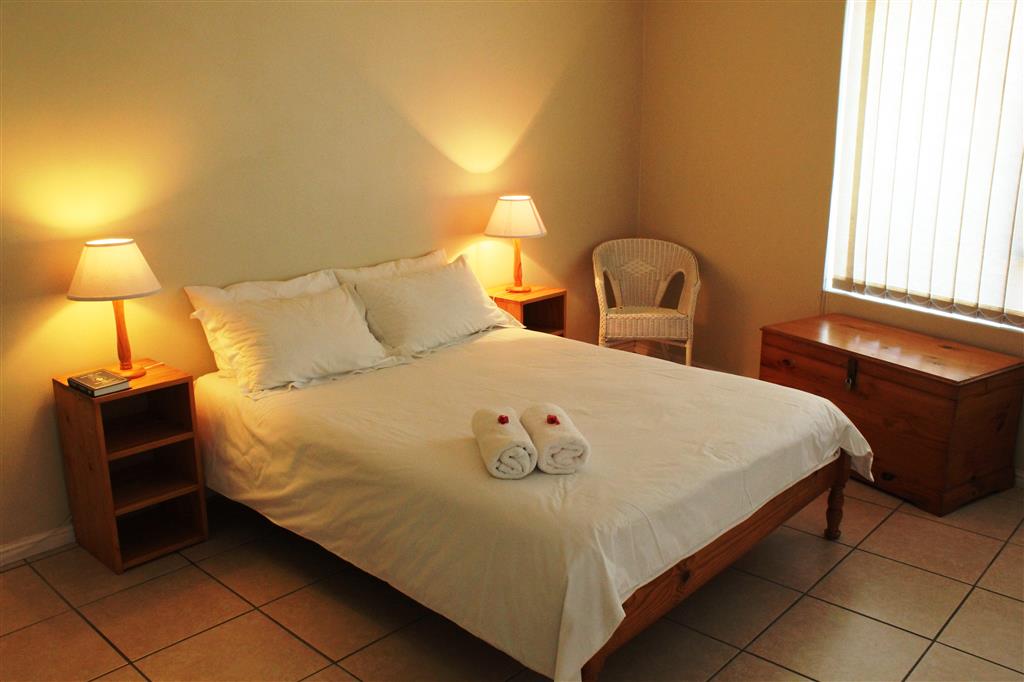 20171017_032156_7_KP_Master_bedroom