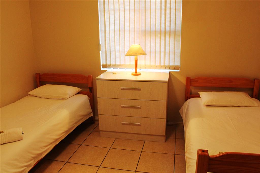 20171017_032219_9_KP_2nd_Bedroom