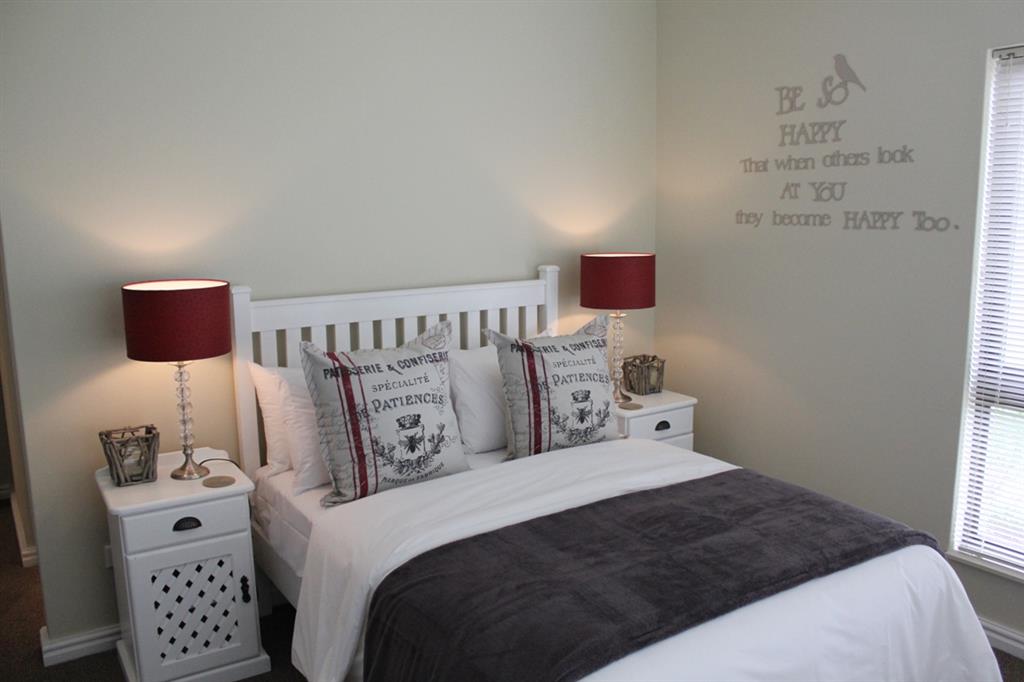 20171017_084554_7GP_Main_bedroom