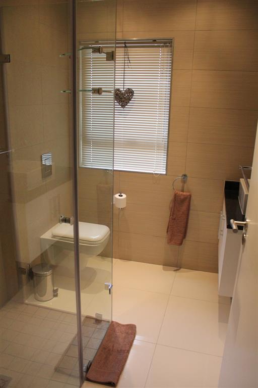 20171017_084639_10GP_2nd_Bathroom