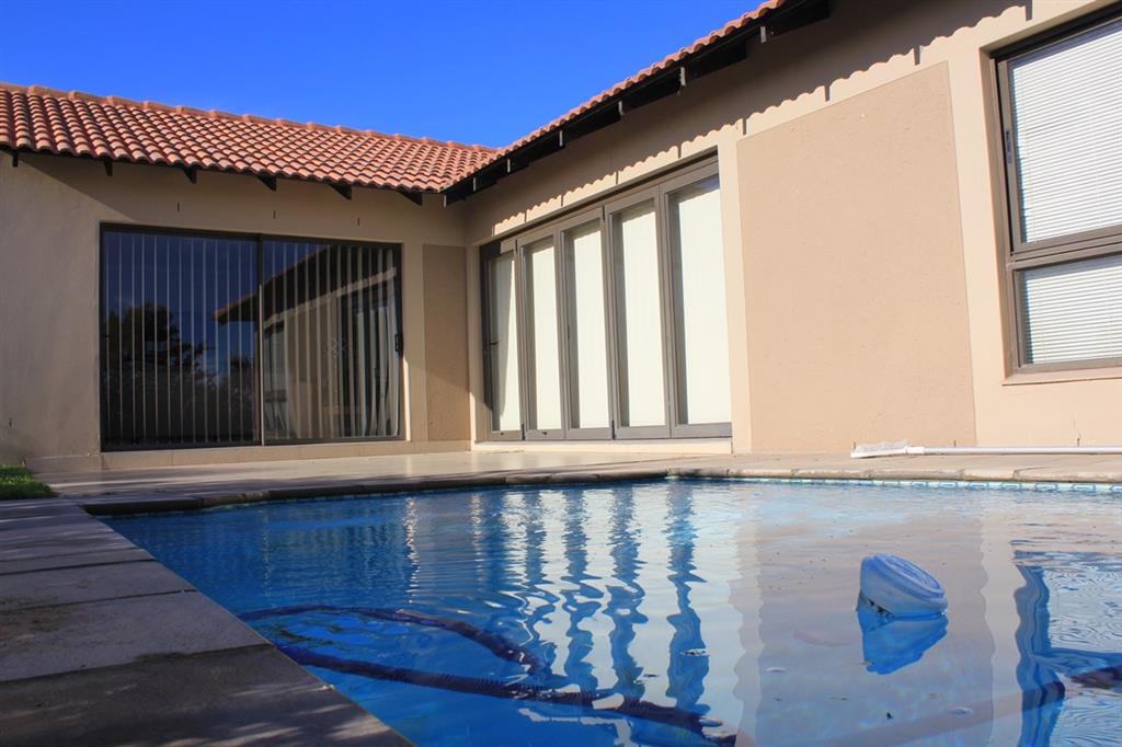 20171017_084935_13_GP_Swimming_pool_1