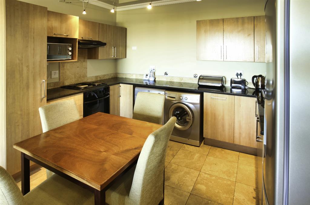 20220606_122634_E108_Kitchen_3