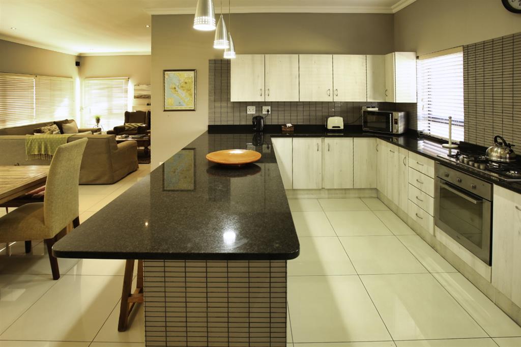 20230912_015504_G6MM_Kitchen_1