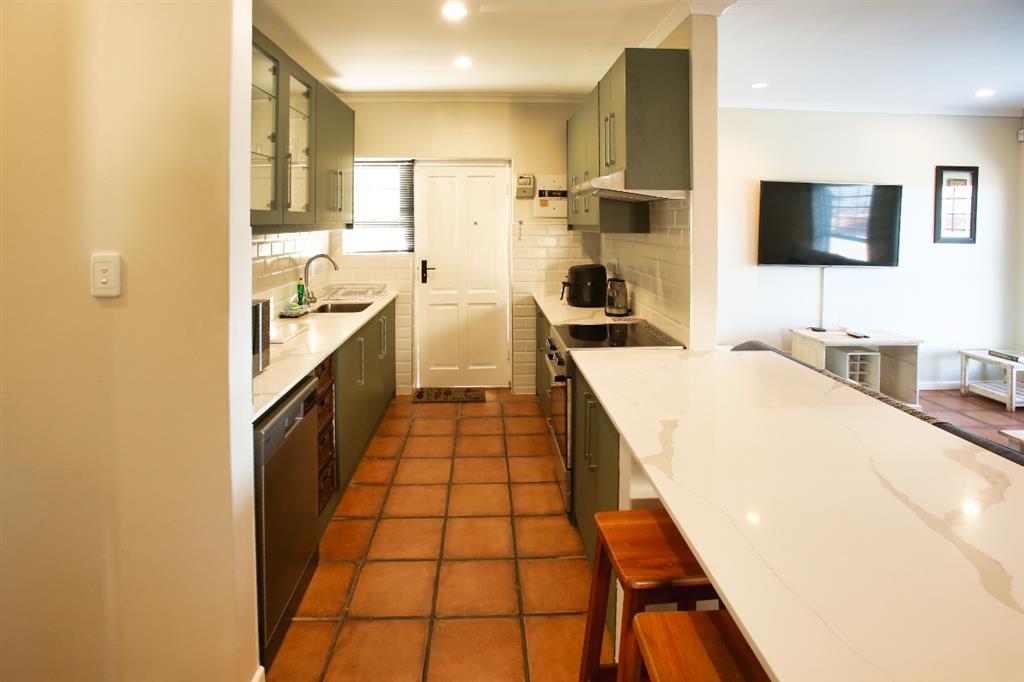 20251204_120046_3_O6KB_Kitchen_2